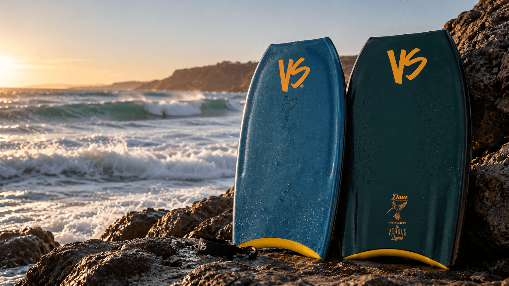 Deux bodyboards VS Winchester SPLTR K19 PP au bord de l'océan